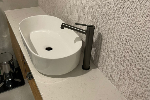 Blat łazienkowy z konglomeratu Technistone