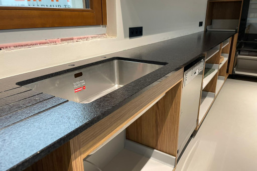 Granit Carbian Black w kuchni