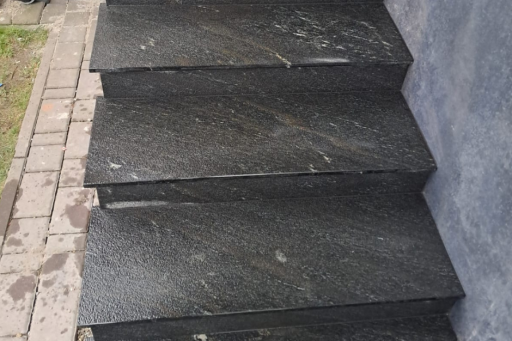 Schody z granitu Via Lattea